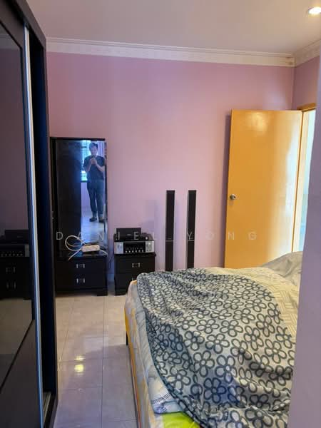 Pangsapuri untuk Dijual di Vista Seri Alam - Daniel Yong - Bedroom - PropertyGuru.com.my