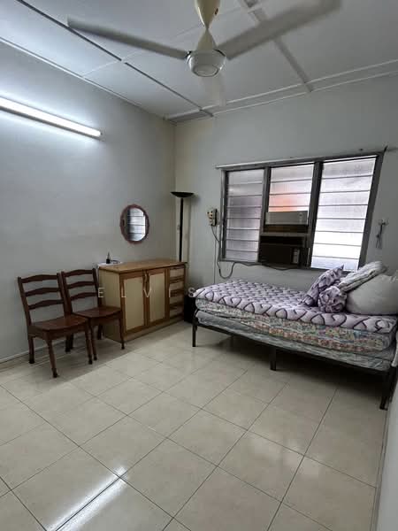 Rumah Teres 2 Tingkat untuk Dijual di Taman Sri Segambut (Segambut) - Elvis Kok - Bedroom - PropertyGuru.com.my