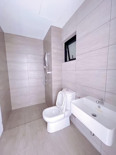 Servis Apartment untuk Dijual di The Amber Residence @ TwentyFive.7 - Hor Yan - Bathroom - PropertyGuru.com.my