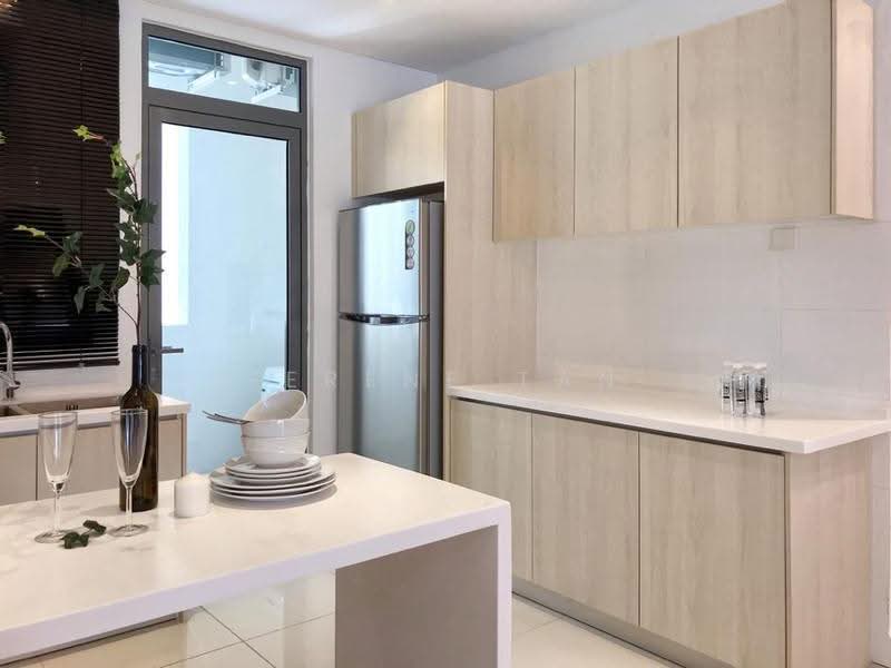 Kondominium untuk Dijual di Vivo Residential Suites - Serene Tan - Kitchen - PropertyGuru.com.my