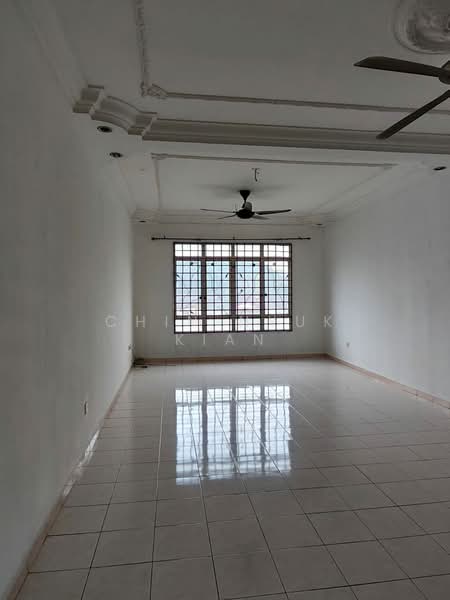 Pangsapuri untuk Disewa di Pangsapuri Bayu Suria (Summerfields Apartments) - Chin Nyuk Kian - Living Room - PropertyGuru.com.my