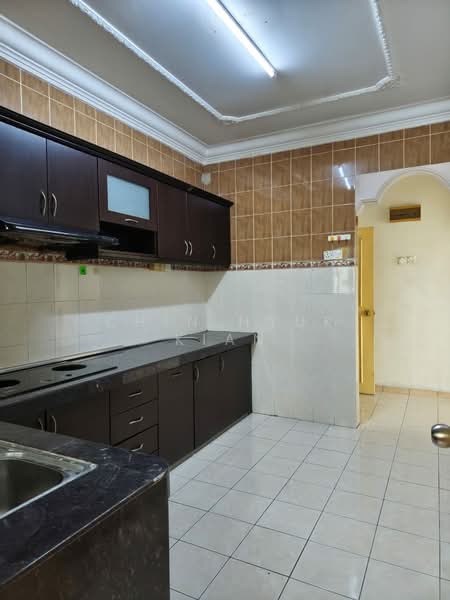 Pangsapuri untuk Disewa di Pangsapuri Bayu Suria (Summerfields Apartments) - Chin Nyuk Kian - Kitchen - PropertyGuru.com.my