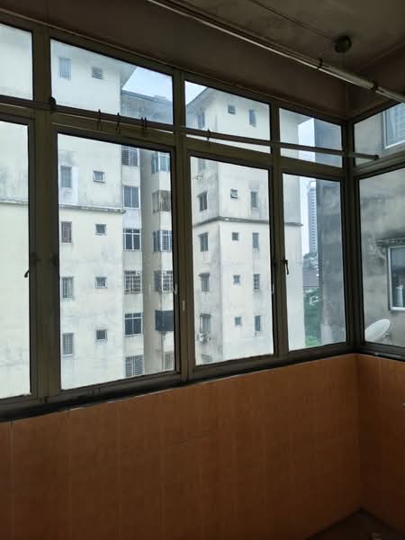 Pangsapuri untuk Disewa di Pangsapuri Bayu Suria (Summerfields Apartments) - Chin Nyuk Kian - View - PropertyGuru.com.my