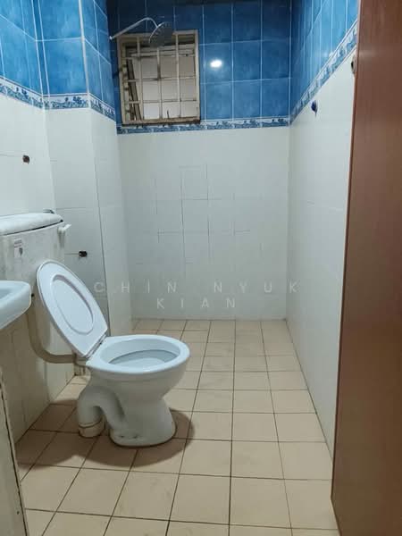 Pangsapuri untuk Disewa di Pangsapuri Bayu Suria (Summerfields Apartments) - Chin Nyuk Kian - Bathroom - PropertyGuru.com.my