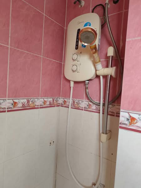 Pangsapuri untuk Disewa di Pangsapuri Bayu Suria (Summerfields Apartments) - Chin Nyuk Kian - Bathroom - PropertyGuru.com.my