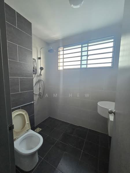 Rumah Teres 2 Tingkat untuk Disewa di Bandar Baru Bangi (Selangor) - Sam Hew - Bathroom - PropertyGuru.com.my