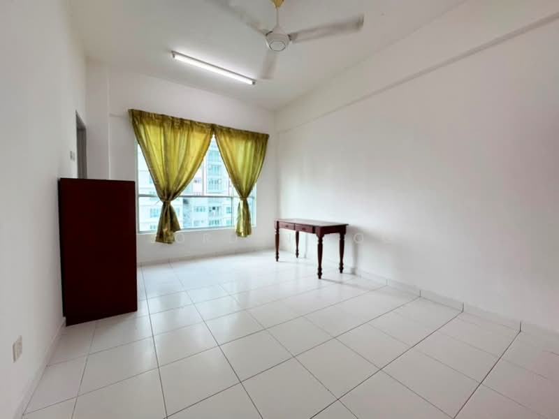 Kondominium untuk Dijual di The Golden Triangle Condominium - Jordan Foo - Living Room - PropertyGuru.com.my