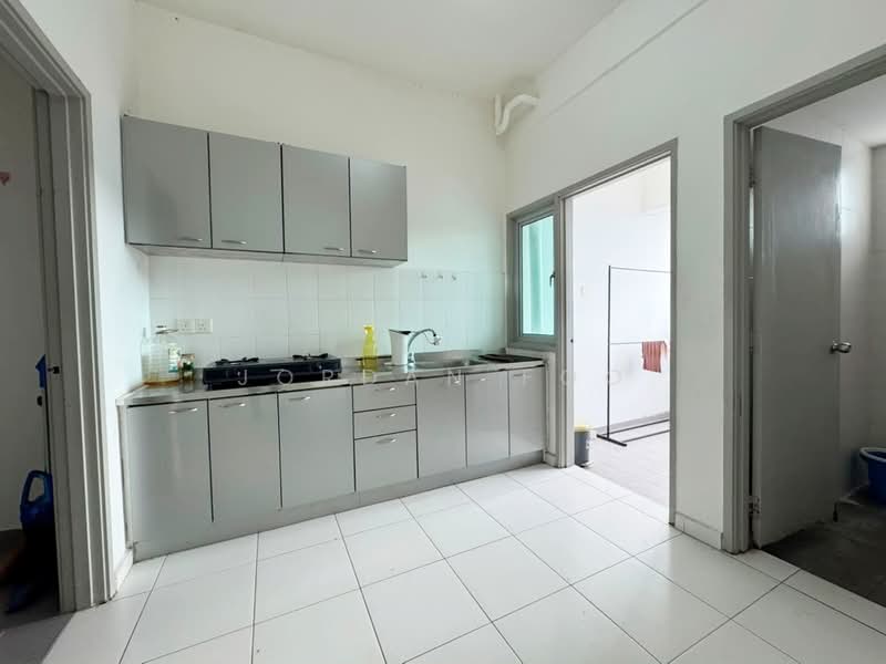Kondominium untuk Dijual di The Golden Triangle Condominium - Jordan Foo - Kitchen - PropertyGuru.com.my