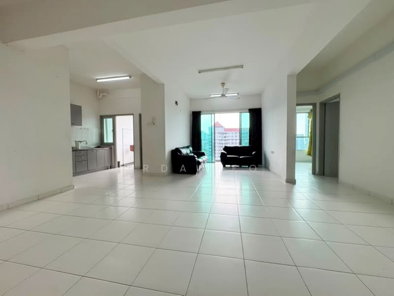 Kondominium untuk Dijual di The Golden Triangle Condominium - Jordan Foo - Living Room - PropertyGuru.com.my