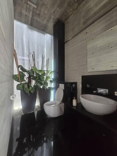 Bungalow for Sale in Sierramas (Sungai Buloh) - Serene Tan - Bathroom - PropertyGuru.com.my