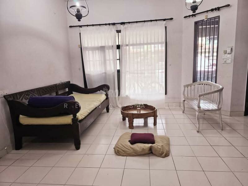Rumah Teres 2 Tingkat untuk Dijual di Seksyen 5 (Kota Damansara) - Reena Sarif - Living Room - PropertyGuru.com.my