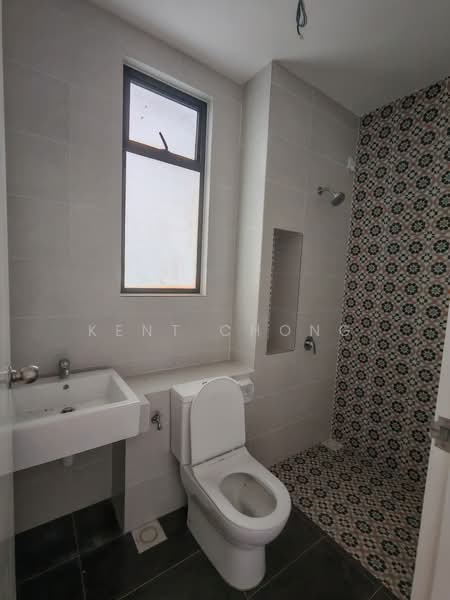 Rumah Berkembar untuk Dijual di Kuala Selangor (Selangor) - Kent Chong - Bathroom - PropertyGuru.com.my