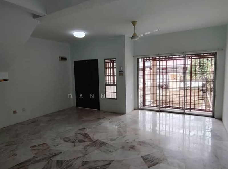 Terraced House for Sale in Bandar Putra Permai (Seri Kembangan) - Danny Lee - Living Room - PropertyGuru.com.my