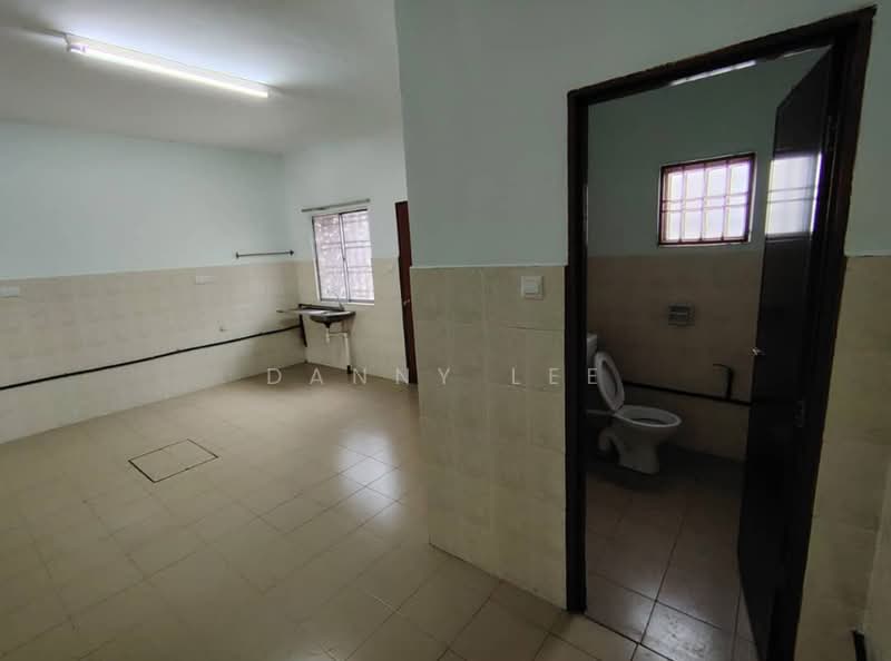 Terraced House for Sale in Bandar Putra Permai (Seri Kembangan) - Danny Lee - Bathroom - PropertyGuru.com.my