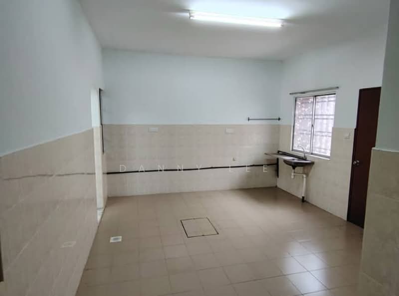 Terraced House for Sale in Bandar Putra Permai (Seri Kembangan) - Danny Lee - Kitchen - PropertyGuru.com.my