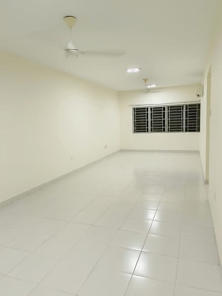 Servis Apartment untuk Dijual di Koi Kinrara - Chow Kok Toong - Living Room - PropertyGuru.com.my
