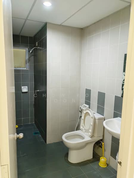 Servis Apartment untuk Dijual di Koi Kinrara - Chow Kok Toong - Bathroom - PropertyGuru.com.my