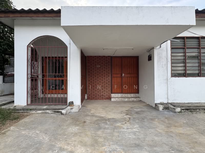 Rumah Berkembar untuk Disewa di Taman Nuri (Sungai Petani) - Calvin Fong - Car porch - PropertyGuru.com.my
