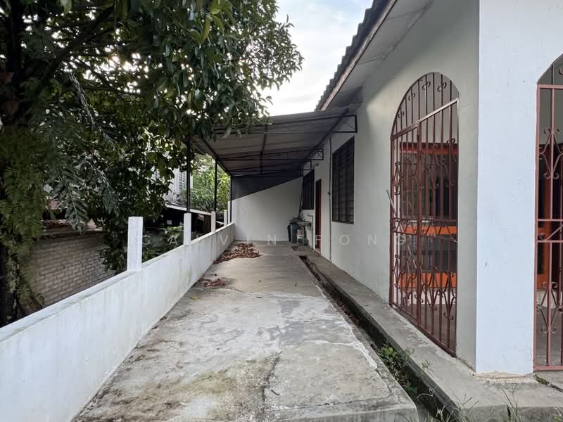 Rumah Berkembar untuk Disewa di Taman Nuri (Sungai Petani) - Calvin Fong - Side yard - PropertyGuru.com.my