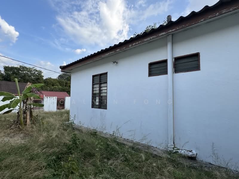 Rumah Berkembar untuk Disewa di Taman Nuri (Sungai Petani) - Calvin Fong - Side yard - PropertyGuru.com.my