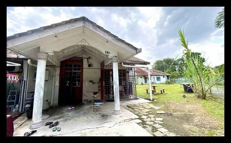 Rumah Teres 1 Tingkat untuk Dijual di Taman Langat Jaya (Bangi) - Azli Ibrahim - Exterior - PropertyGuru.com.my