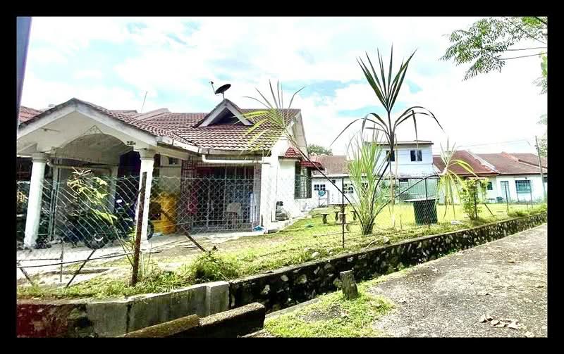 Rumah Teres 1 Tingkat untuk Dijual di Taman Langat Jaya (Bangi) - Azli Ibrahim - Exterior - PropertyGuru.com.my