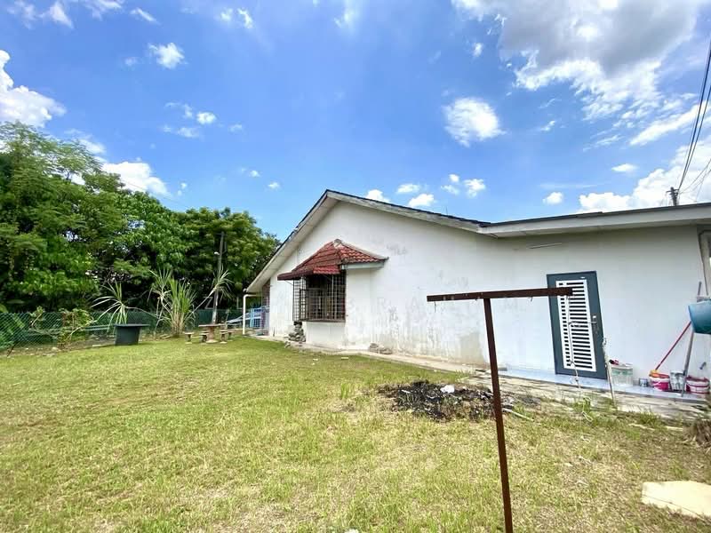 Rumah Teres 1 Tingkat untuk Dijual di Taman Langat Jaya (Bangi) - Azli Ibrahim - Exterior - PropertyGuru.com.my