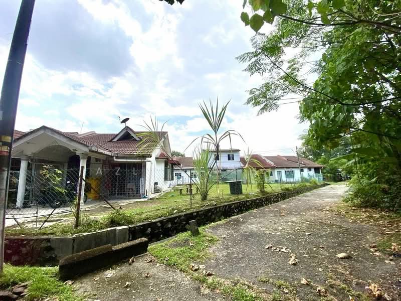 Rumah Teres 1 Tingkat untuk Dijual di Taman Langat Jaya (Bangi) - Azli Ibrahim - Exterior - PropertyGuru.com.my
