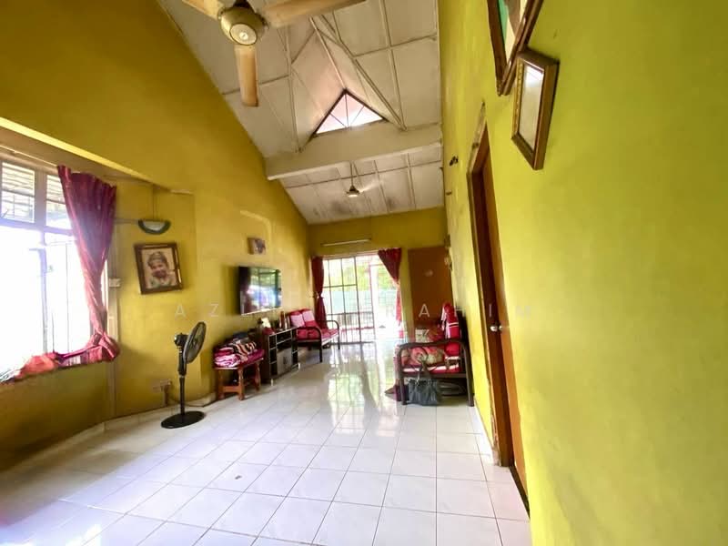 Rumah Teres 1 Tingkat untuk Dijual di Taman Langat Jaya (Bangi) - Azli Ibrahim - Living Room - PropertyGuru.com.my