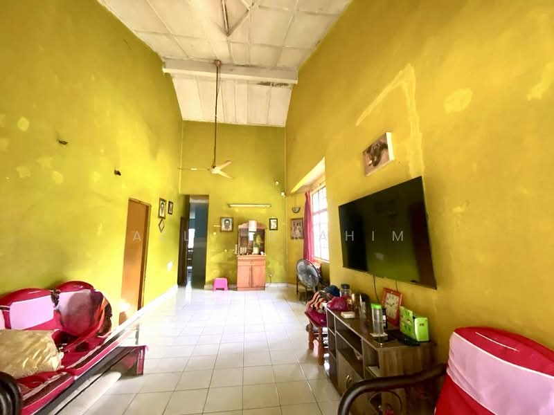 Rumah Teres 1 Tingkat untuk Dijual di Taman Langat Jaya (Bangi) - Azli Ibrahim - Living Room - PropertyGuru.com.my