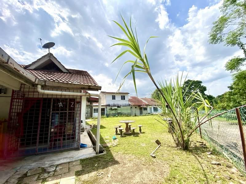 Rumah Teres 1 Tingkat untuk Dijual di Taman Langat Jaya (Bangi) - Azli Ibrahim - Exterior - PropertyGuru.com.my