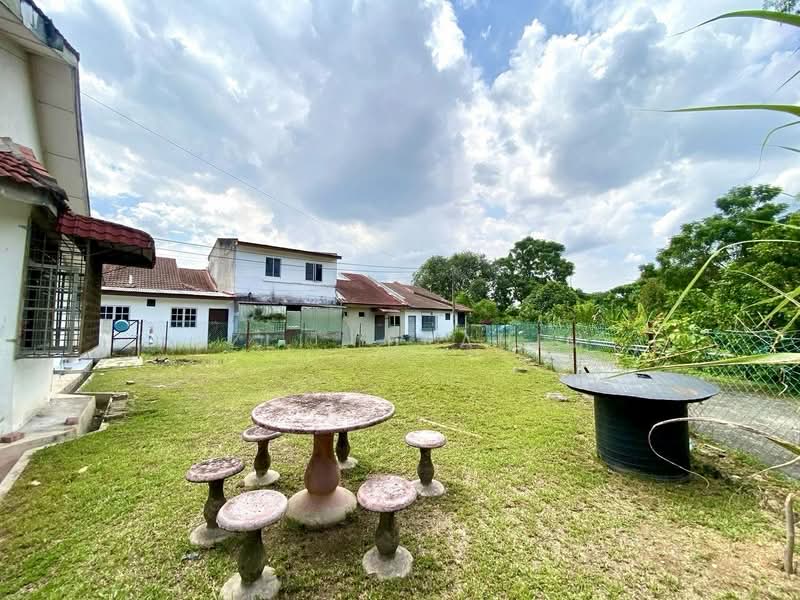 Rumah Teres 1 Tingkat untuk Dijual di Taman Langat Jaya (Bangi) - Azli Ibrahim - Exterior - PropertyGuru.com.my