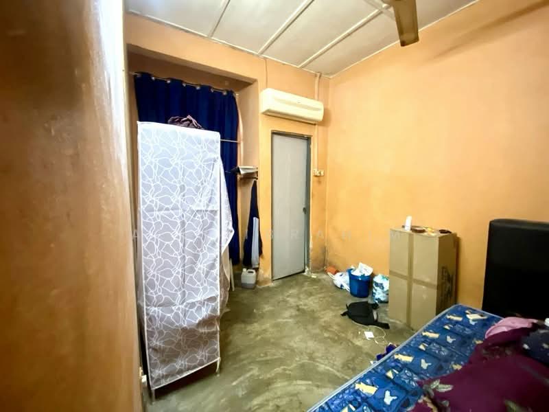 Rumah Teres 1 Tingkat untuk Dijual di Taman Langat Jaya (Bangi) - Azli Ibrahim - Bedroom - PropertyGuru.com.my