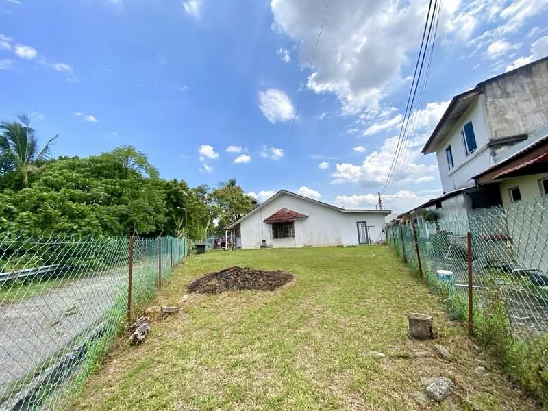 Rumah Teres 1 Tingkat untuk Dijual di Taman Langat Jaya (Bangi) - Azli Ibrahim - Exterior - PropertyGuru.com.my