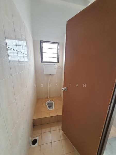 Shop for Rent in Taman Puncak Jalil (Seri Kembangan) - Jason Tan - Bathroom - PropertyGuru.com.my