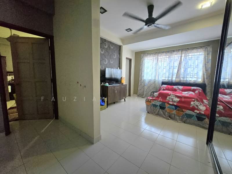 Pangsapuri untuk Dijual di Andari Townvilla - Fauziah Nawawi - Bedroom - PropertyGuru.com.my
