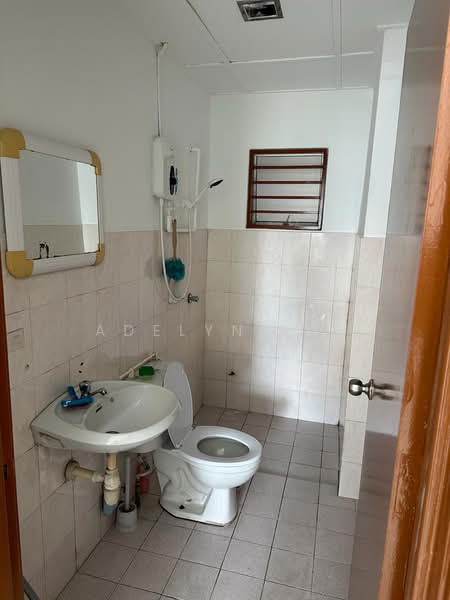 Pangsapuri untuk Dijual di Jalil Damai Apartments - Adelyn Lee - Bathroom - PropertyGuru.com.my