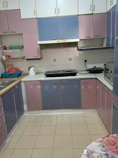 Condominium for Rent at Gold Coast Resort Condominium - Raymond Teoh - Kitchen - PropertyGuru.com.my