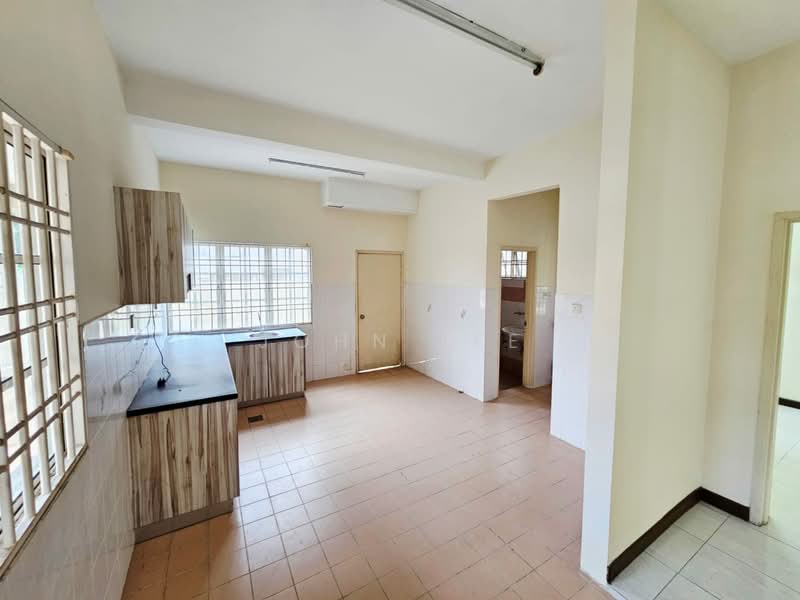 2.5-storey Terraced House for Sale in Bandar Puteri Puchong (Puchong) - John Lee - Kitchen - PropertyGuru.com.my