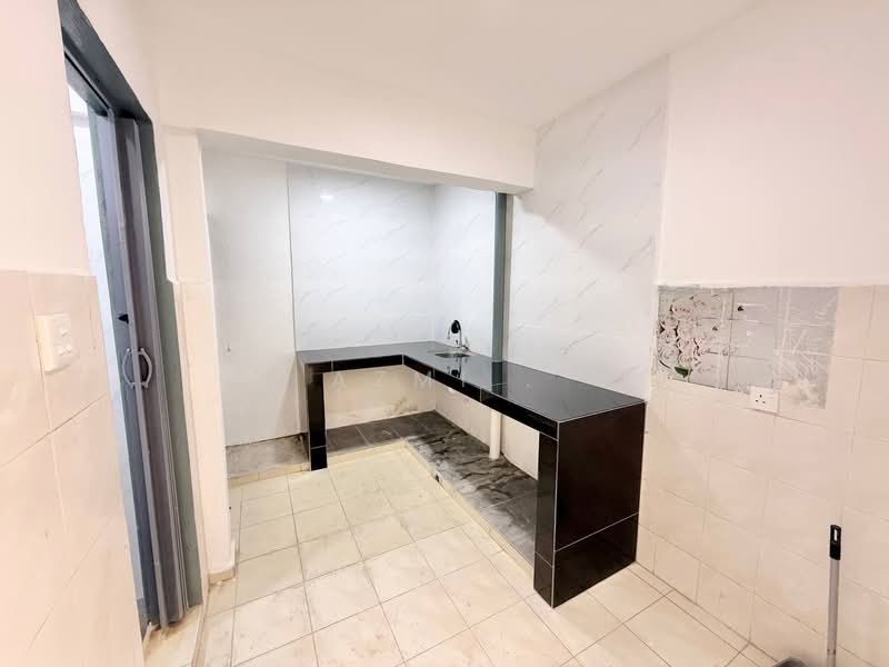 Apartment for Sale at Lakeview Apartments - Azmi . - PropertyGuru.com.my