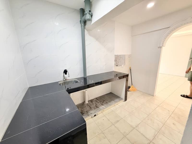 Apartment for Sale at Lakeview Apartments - Azmi . - PropertyGuru.com.my