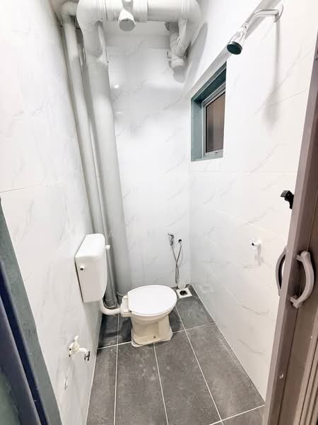 Apartment for Sale at Lakeview Apartments - Azmi . - PropertyGuru.com.my