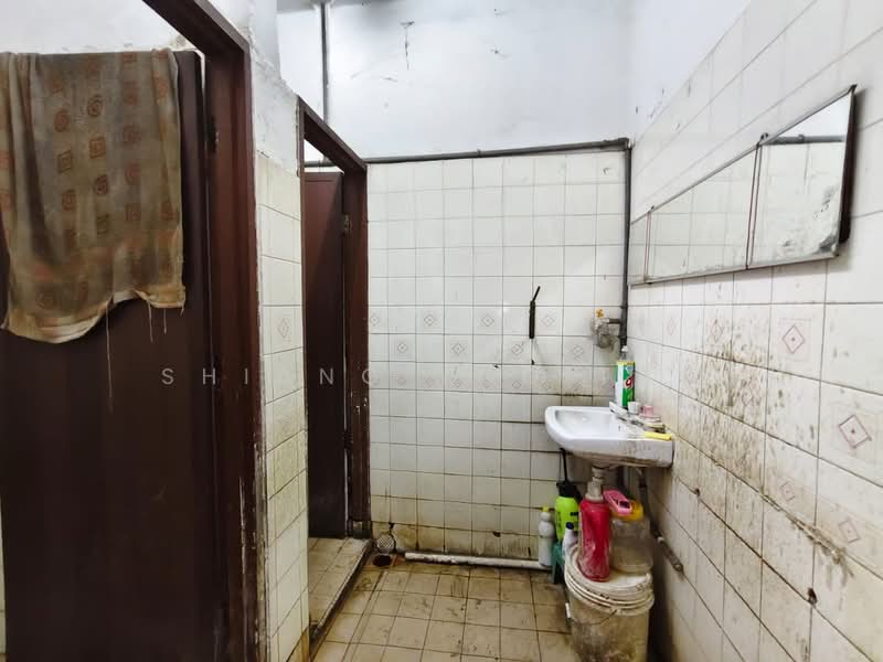 Kilang untuk Dijual di Austin (Johor Bahru) - Shiang Yng Tan - Bathroom - PropertyGuru.com.my