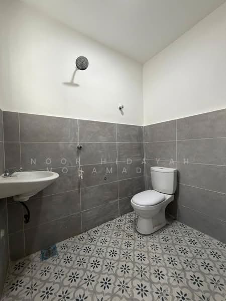 Rumah Teres 2 Tingkat untuk Dijual di Taman Setia (Klang) - Noor Hidayah Mohamad Noor - Bathroom - PropertyGuru.com.my