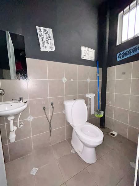 Shop for Rent in Taman Mount Austin (Tebrau) - Daniel Yong - Bathroom - PropertyGuru.com.my