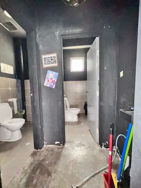Shop for Rent in Taman Mount Austin (Tebrau) - Daniel Yong - Bathroom - PropertyGuru.com.my