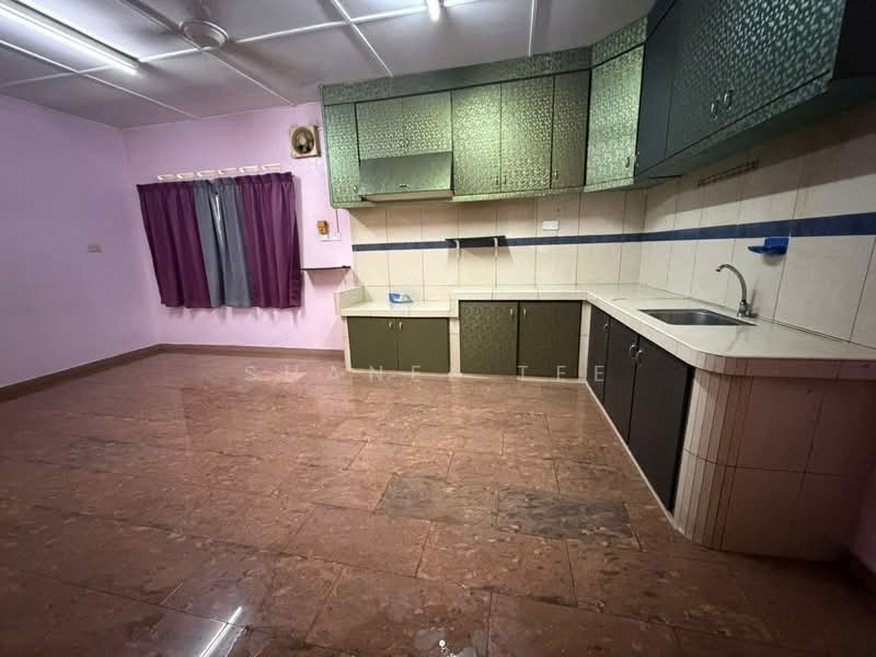 Bungalow for Sale in Taman Sri Lambak (Kluang) - Shanel Tee - Kitchen - PropertyGuru.com.my