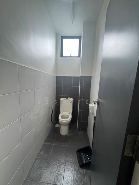 Kedai / Pejabat untuk Disewa di Setia Tropika (Johor Bahru) - Jesy Tey - Bathroom - PropertyGuru.com.my