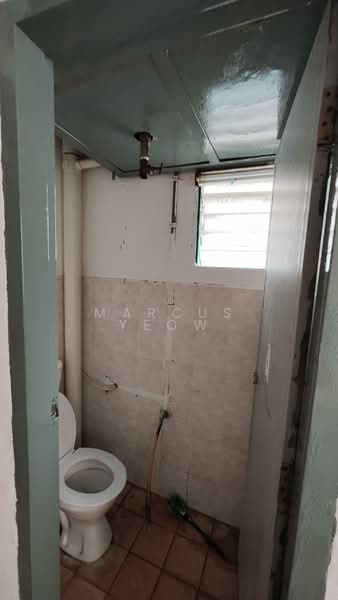 Rumah Flat untuk Dijual di Dahlia - Marcus Yeow - Bathroom - PropertyGuru.com.my