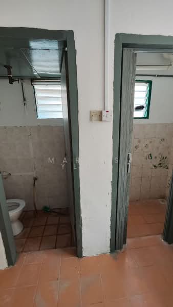 Rumah Flat untuk Dijual di Dahlia - Marcus Yeow - Bathroom - PropertyGuru.com.my